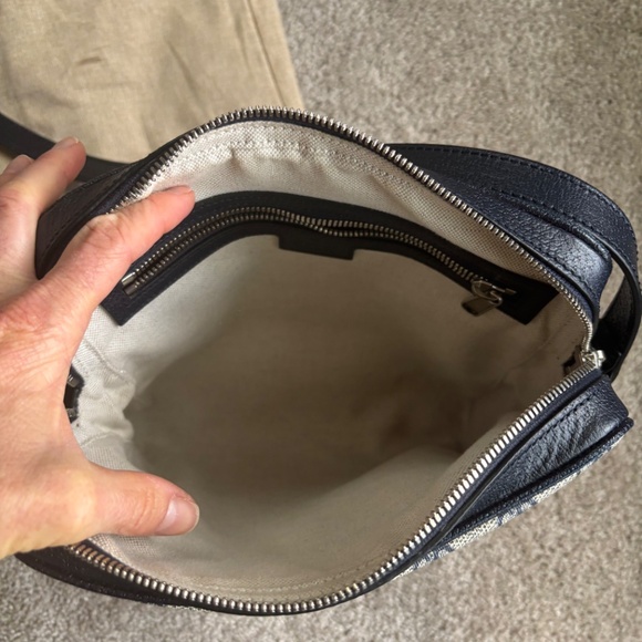 Authentic Gucci Handbag/Crossbody - Picture 3 of 4